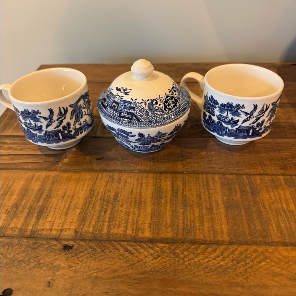 Blue Willow Churchill sugar bowl and cups